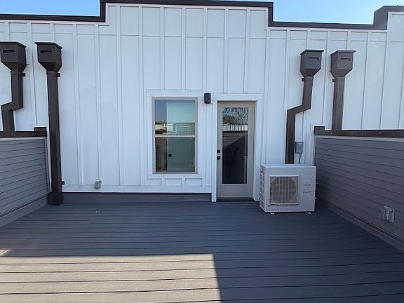 4th image of 13 Vine St NE #13