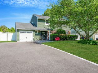 33 Amapola Ln, Kings Park, NY 11754
