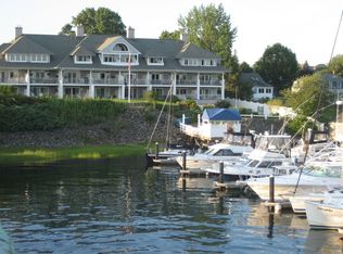 4 Island Ave APT 5, Kittery, ME 03904