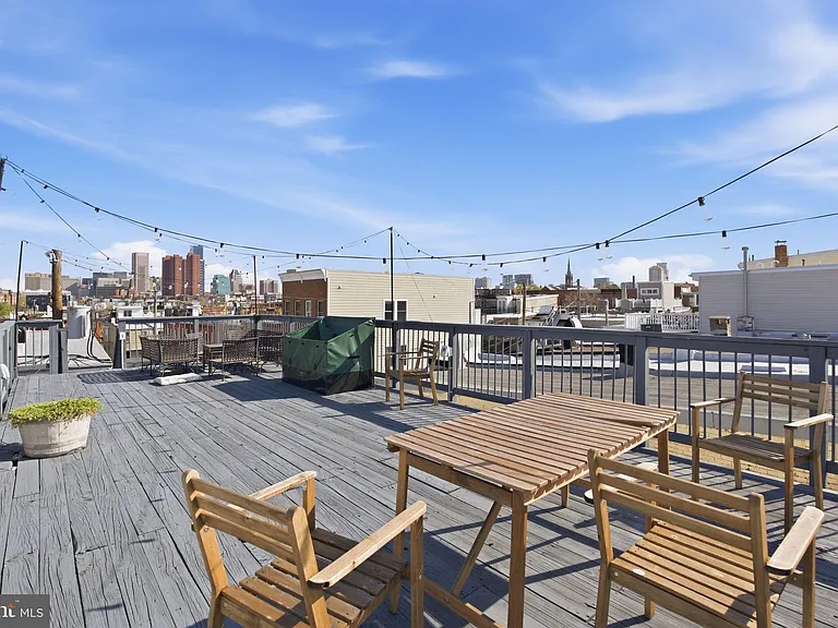 116 W Clement St — Photo 30