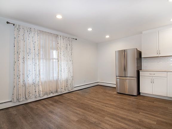 3rd image of 44 Ridge St #1