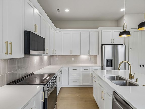 4th image of 1811A Manchester Ave