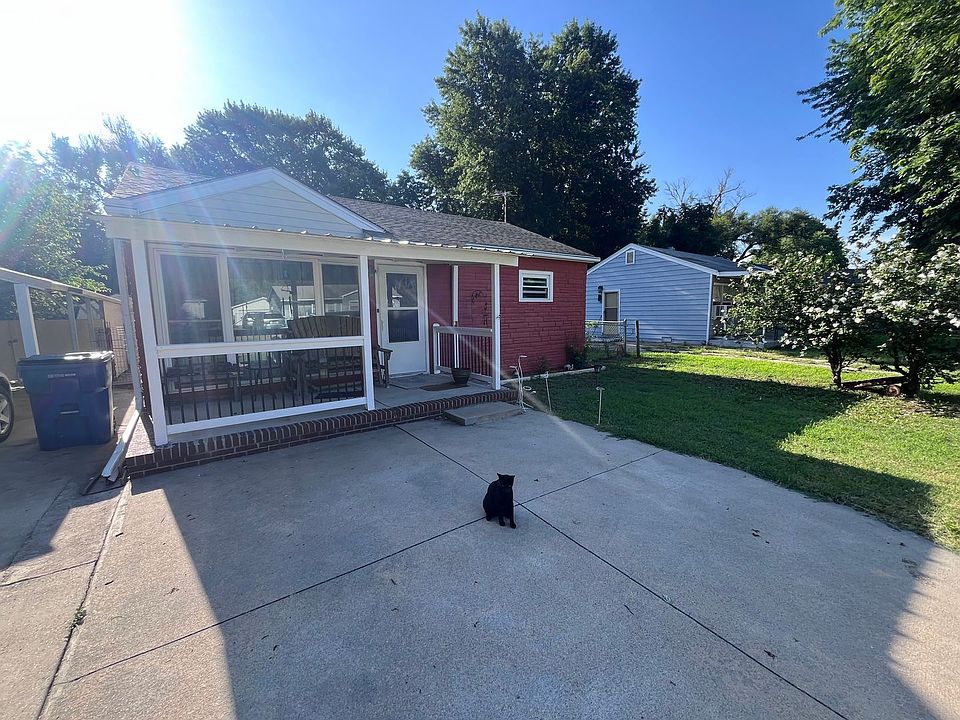 1st image of 208 S Lamar Ave