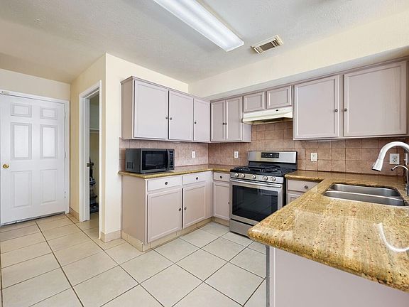 5th image of 643 Meadow Knoll Dr