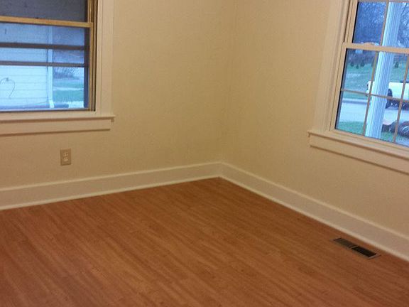 3rd image of 724 Downs Avenue House