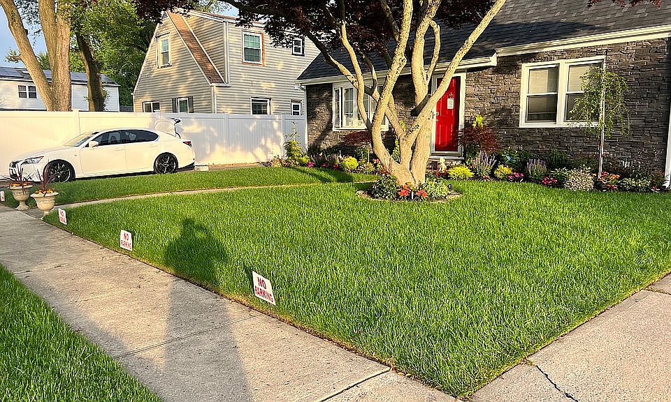 2nd image of 994 Clyde Rd