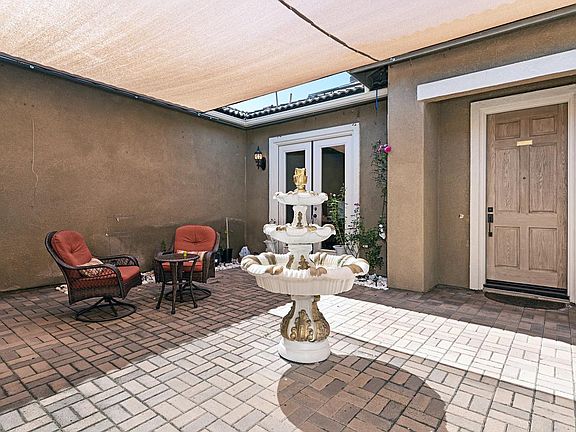 2nd image of 370 Melbourne Gln