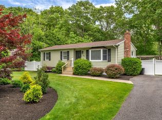 46 Sunny Line Dr, Calverton, NY 11933