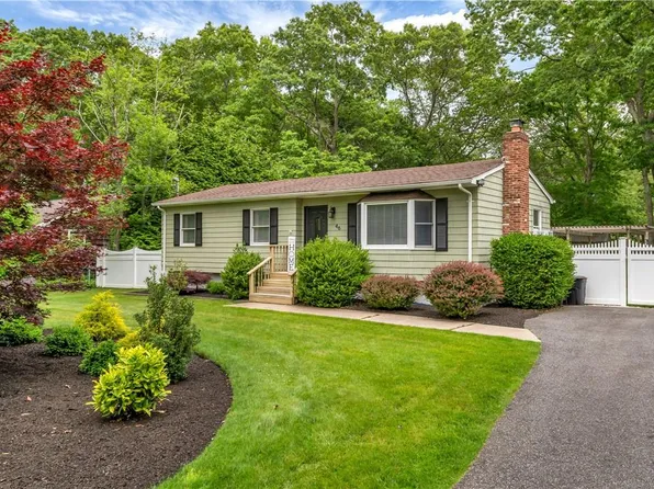 46 Sunny Line Drive, Calverton, NY 11933