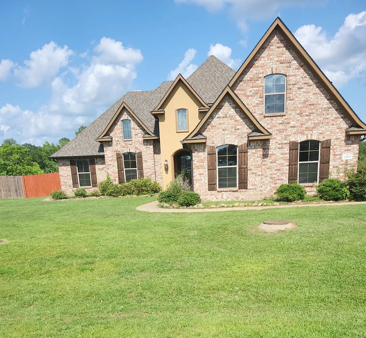 5 bed, 2312 sqft, $2,950 — Photo 1