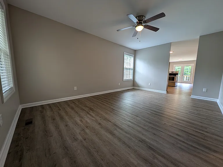 526 Center Ave — Photo 10