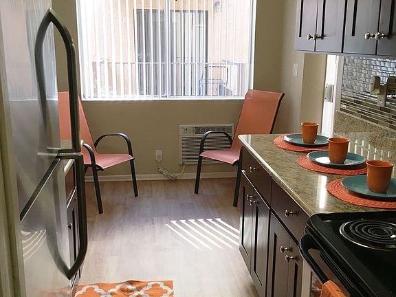 4th image of 425 Lime Ave APT 103