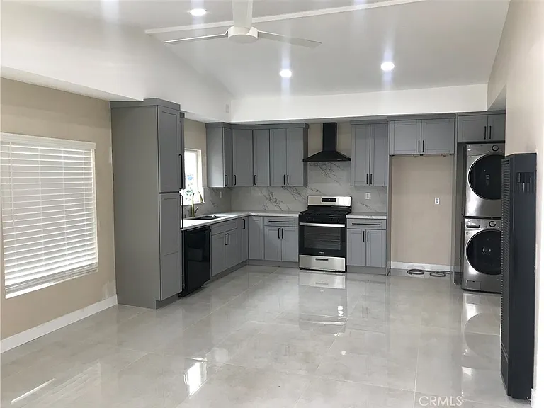 135 1/2 W 88th St #135-1/2 — Photo 17
