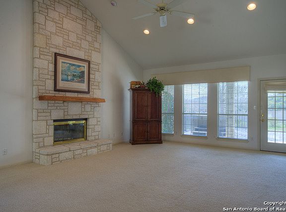5th image of 209 Canyon Creek Ln E