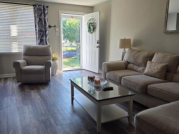 5th image of 604 W Crescent Dr