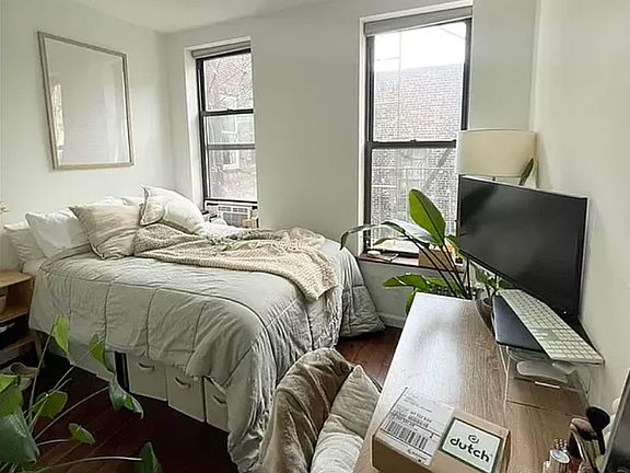 5th image of 171 Thompson St APT 28