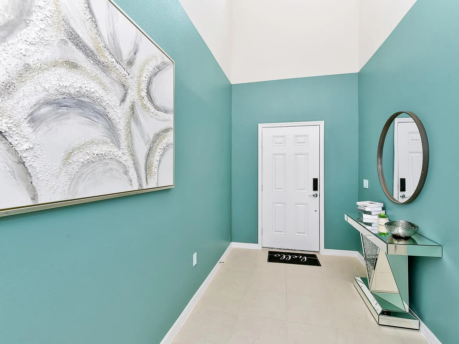 8 bed, 4028 sqft, $4,500 — Photo 2