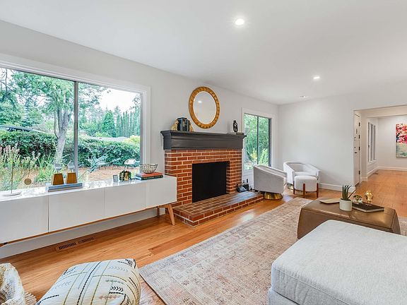 4th image of 4685 Commonwealth Dr