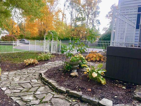 4th image of 2924 Forest Glen Ct