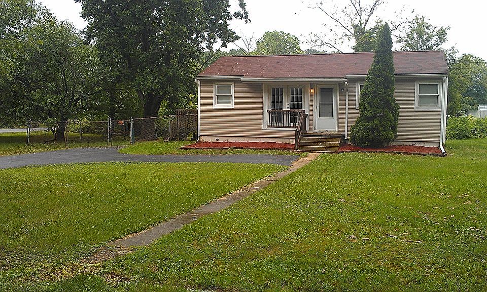 2nd image of 1412 Willow Oak Rd