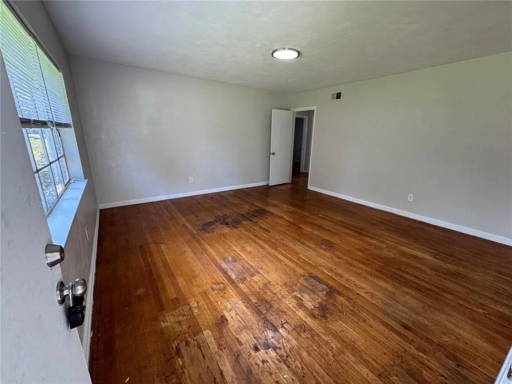 3 bed, 1.0 bath, 1485 sqft, $1,250 — Photo 3