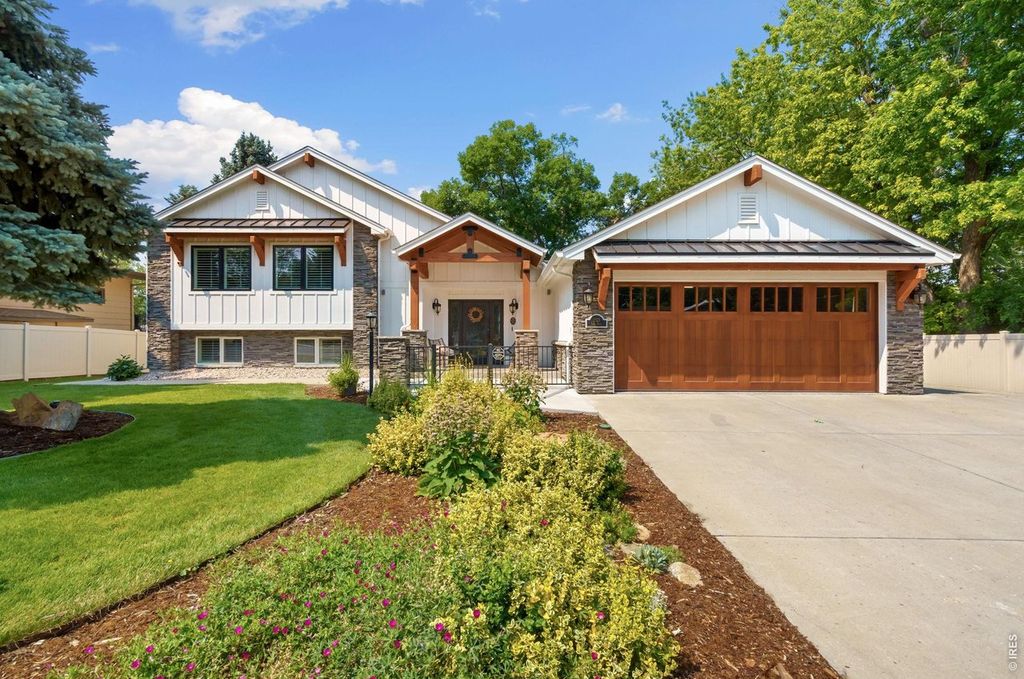 2521 Lake Dr
