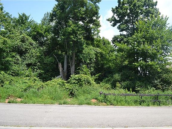 3rd image of 245 Linden Ave