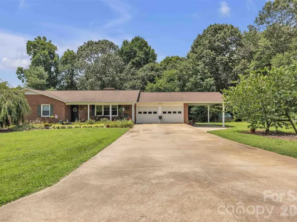 137 Proust Rd, Statesville, NC 28625