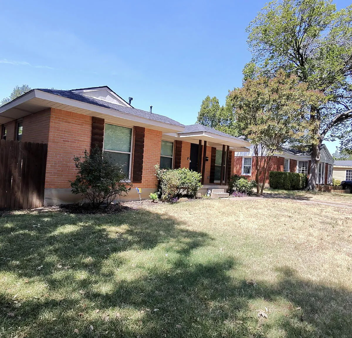 3 bed, 1.0 bath, 1114 sqft, $1,900 — Photo 3
