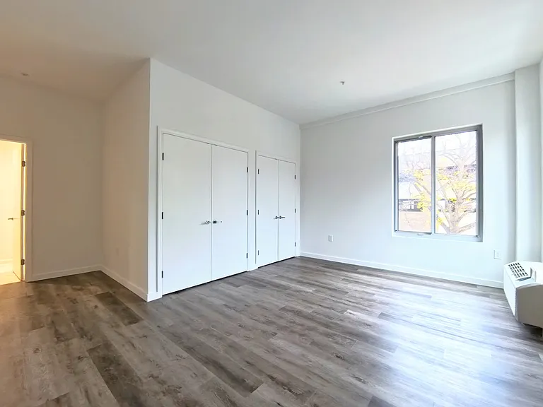 100 Evergreen Pl #4C — Photo 8
