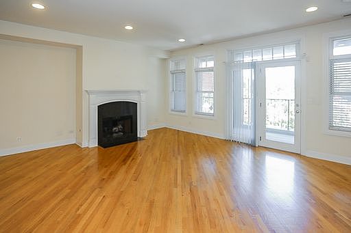 3rd image of 3827 N Southport Ave APT 2