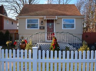 824 Buffalo Ave, Lindenhurst, NY 11757