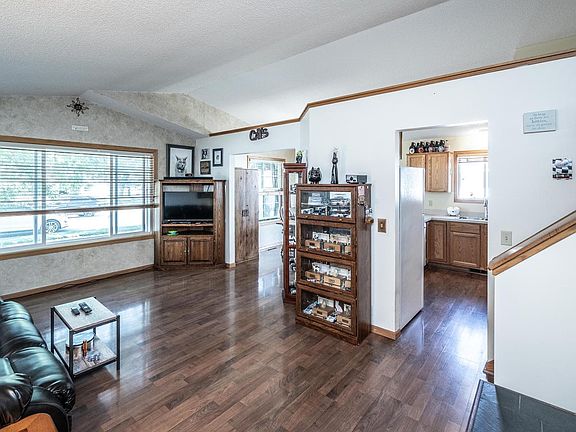 5th image of 15288 Chokecherry Ave