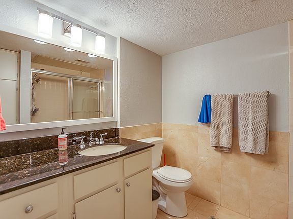 4th image of 4102 Buena Vista St Unit 17