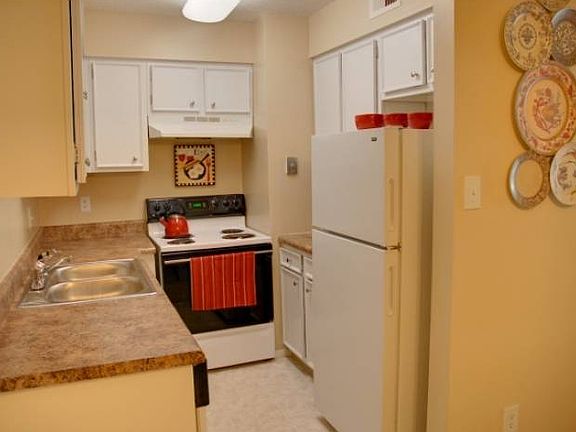 Apt Kitchen
