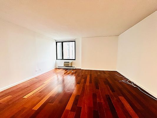 2nd image of 1623 3rd Ave APT 28C
