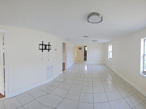 3rd image of 314 NW 5th St #1