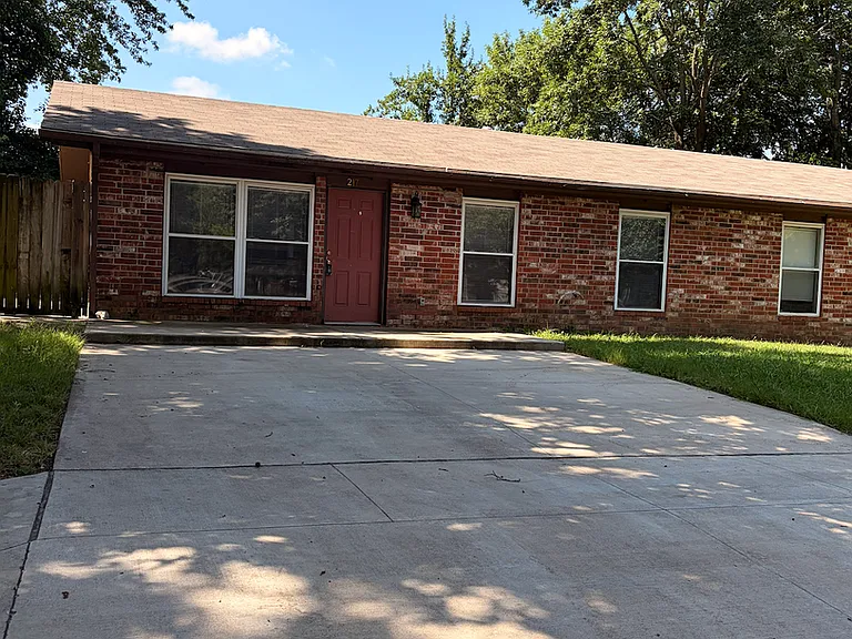 215-217 E Adobe St — Photo 3