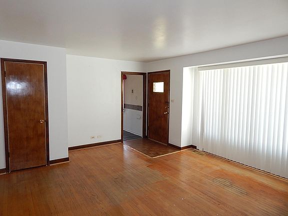 2nd image of 323 W Holly Ct