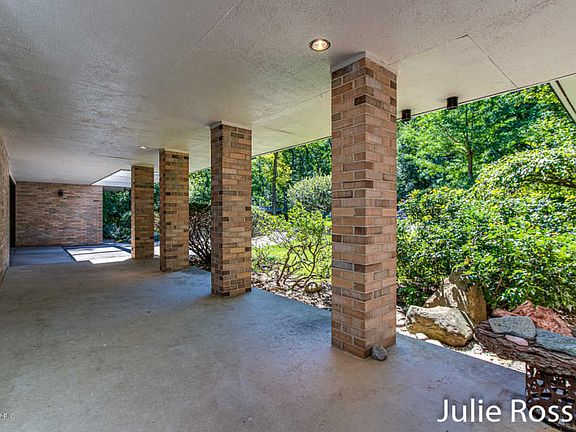 4th image of 7029 Oak Brook St SE