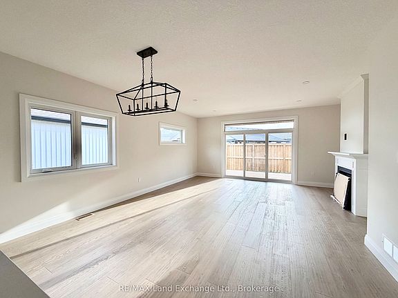 3rd image of 155 Westlinks Dr