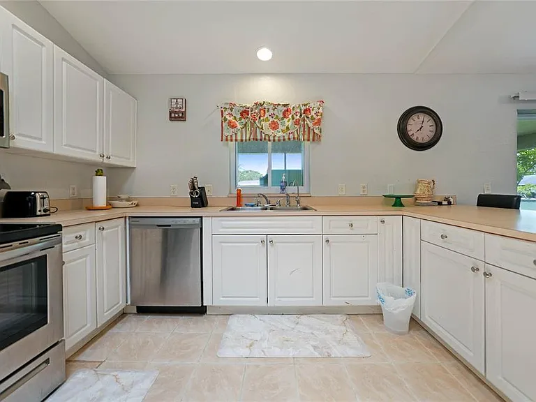 590 Ridgewood St NW — Photo 8