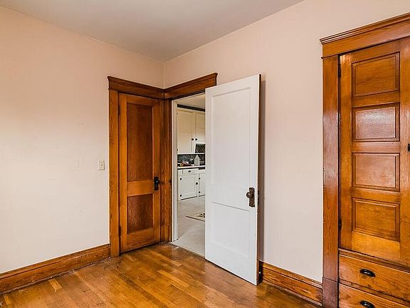 5th image of 9501 Grand Division Ave