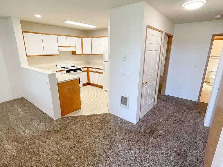 5410 N Hills Dr — Photo 2