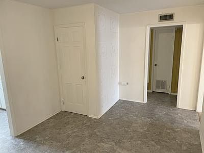 3rd image of 1719 Oakley Ct APT 6