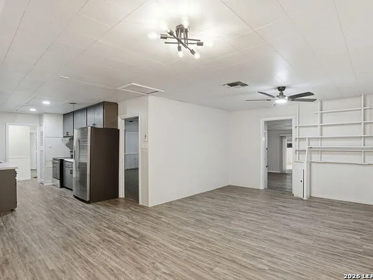 466 Sandalwood Ln — Photo 8