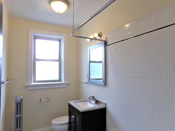 3rd image of 914 Crain St APT B-3s