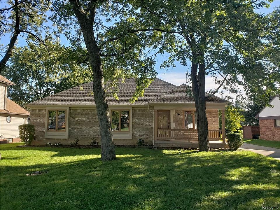 1st image of 83 Regents Dr