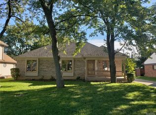 83 Regents Dr, Troy, MI 48084