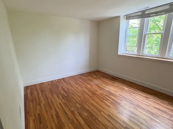 203 Bridge St #3, Northampton, MA 01060